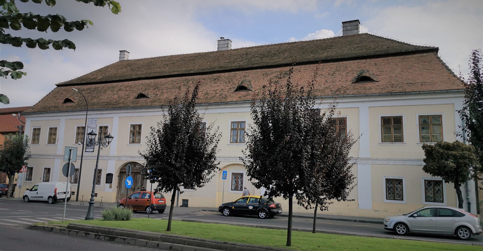 Clădirea barocă a bibliotecii, pe strada Bolyai